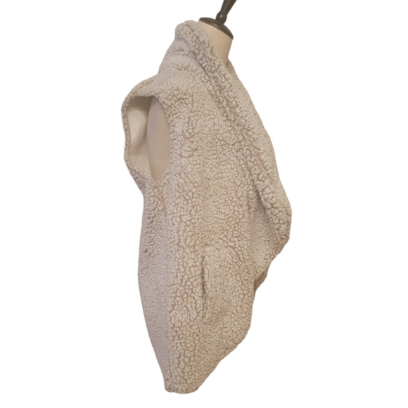 Altar'd State Faux Shearling Vest Size Small - Picture 2 of 5